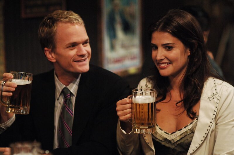 L-R: Barney, Robin. – Bild: 20th Century Fox International Television