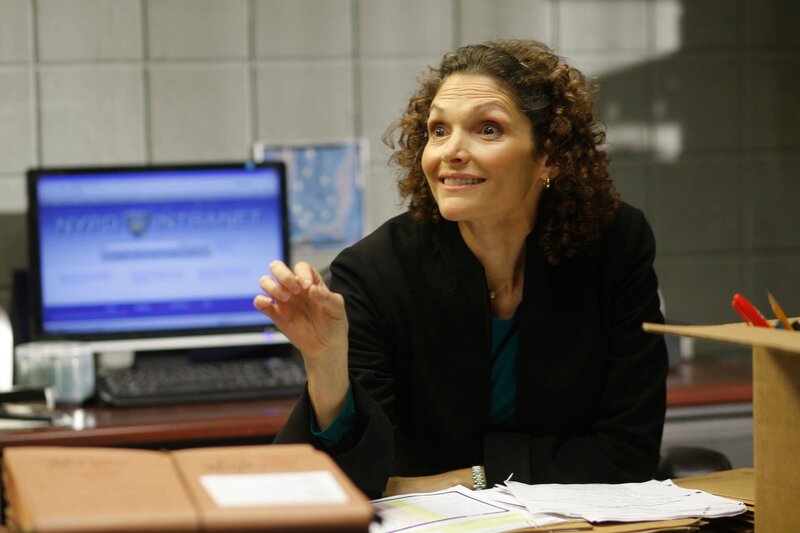 Mary Elizabeth Mastrantonio as Captain Zoe Callas – Bild: 13th Street