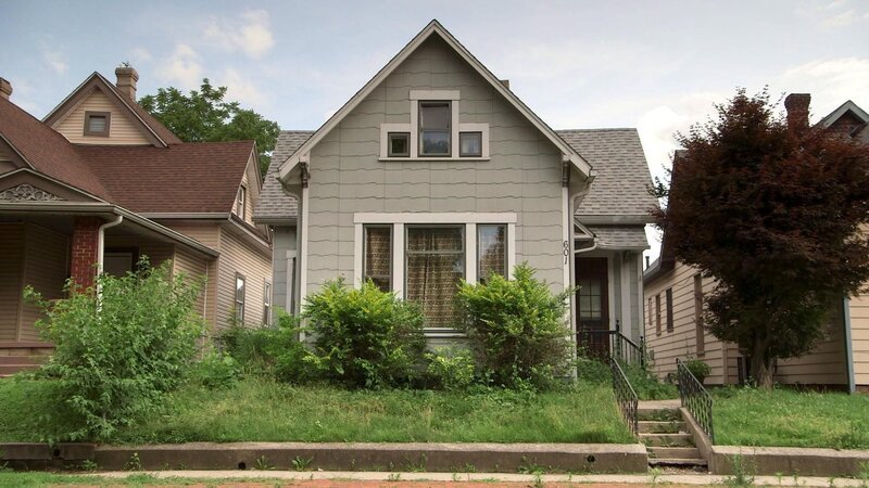 Mina und Karen kaufen sich eine alte viktorianische Villa und werden bei den Umbauarbeiten immer wieder überrascht – nicht nur positiv … – Bild: 2016, HGTV/​Scripps Networks, LLC.