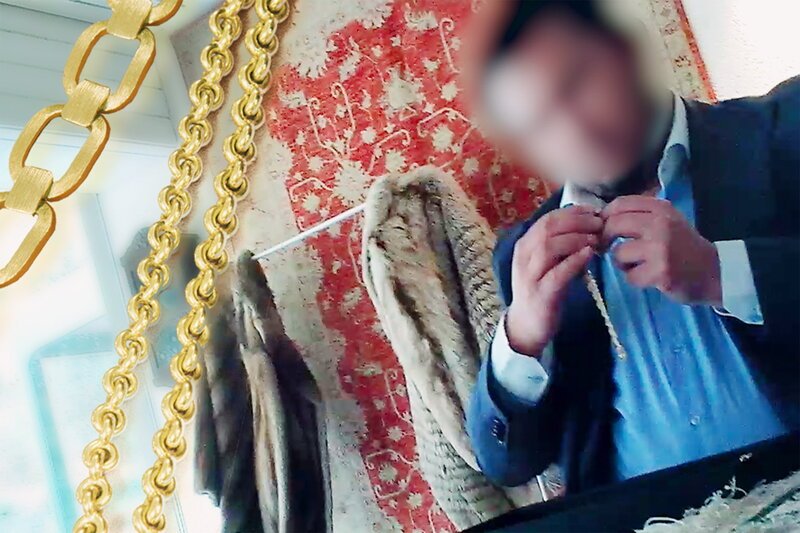 Impact Investigativ Undercover beim Goldhändler - So wirst du abgezockt Impact Investigativ recherchiert im Milieu der fliegenden Goldhändler und wird bedroht. – Bild: SRF Impact Investigativ Undercover beim Goldhändler - So wirst du abgezockt Impact Investigativ recherchiert im Milieu der fliegenden Goldhändler und wird bedroht. – Bild: SRF