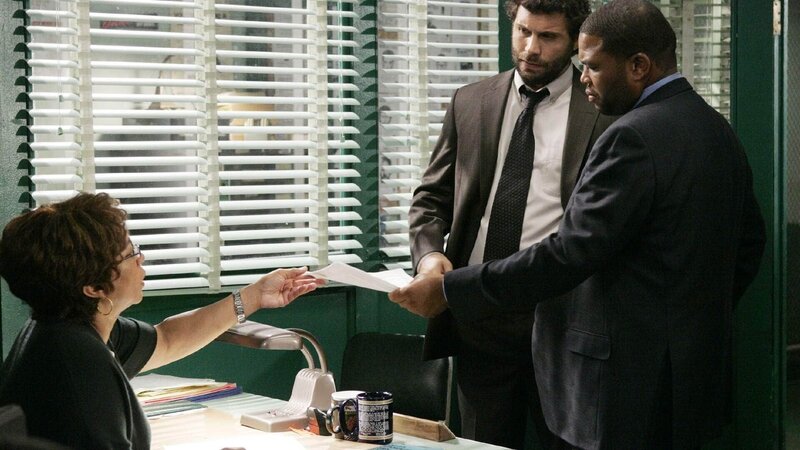 V.l.: Lt. Anita Van Buren (S. Epatha Merkerson), Det.Cyrus Lupo (Jeremy Sisto) und Det. Kevin Bernard (Anthony Anderson). – Bild: TVNOW /​ NBC Universal