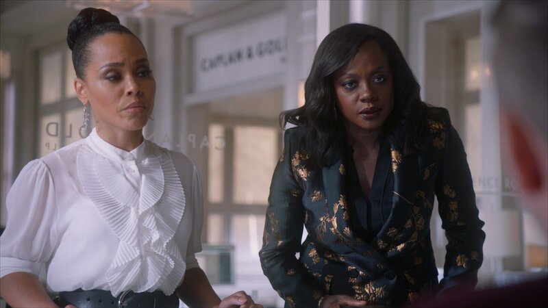 Tegan Price (Amirah Vann, l.) und Annalise Keating (Viola Davis) Die Verwendung des sendungsbezogenen Materials ist nur mit dem Hinweis und Verlinkung auf TVNOW gestattet. – Bild: TVNOW /​ ABC Studios