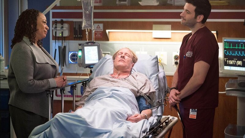 V.l.: Sharon Goodwin (S. Epatha Merkerson), Dr. David Downey (Gregg Henry), Dr. Connor Rhodes (Colin Donnell). Die Verwendung des sendungsbezogenen Materials ist nur mit dem Hinweis und Verlinkung auf TVNOW gestattet. – Bild: VOX /​ NBC Universal