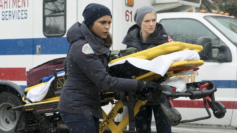 Gabriela Dawson (Monica Raymund, l.), Sylvie Brett (Kara Killmer) – Bild: RTL /​ NBC Universal