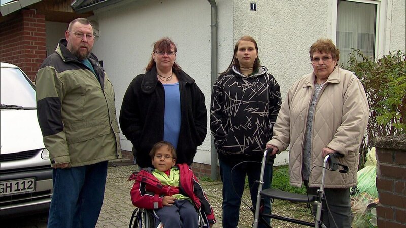 Ein Mehrgenerationenhaus für die ganze Familie – das war der Wunsch von Delia für ihre Familie … – Bild: RTL II