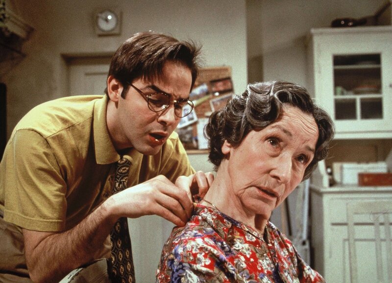 Schönheitsoperation für Tante Martha?: Beat Marti als Bruno Caduff, Trudi Roth als Tante Martha – Bild: SRF/​Daniel Ammann