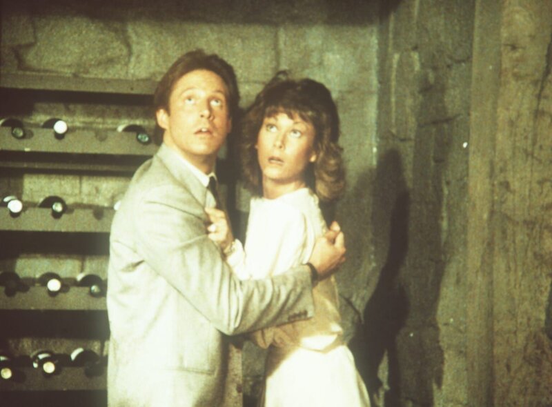 Im letzten Augenblick bemerken Lee (Bruce Boxleitner, l.) und Amanda (Kate Jackson, r.), dass sie in akuter Lebensgefahr schweben. Können sie sich in Sicherheit bringen? – Bild: Viacom