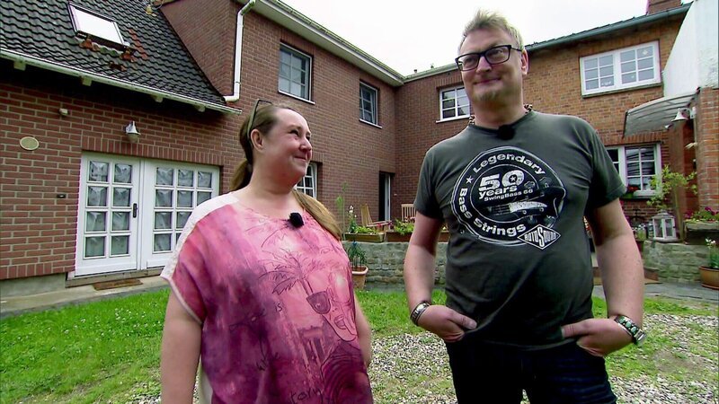Diana und Jules wollen eine alte Garage ausbauen. – Bild: RTL II