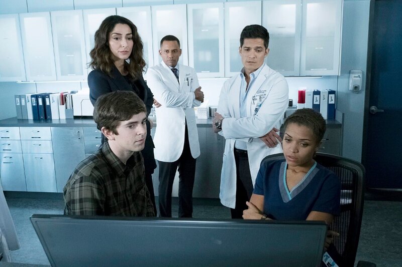 V.l.: Dr. Shaun Murphy (Freddie Highmore), Dr. Ko (Necar Zadegan), Dr. Marcus Andrews (Hill Harper), Dr. Neil Melendez (Nicholas Gonzalez), Dr. Claire Browne (Antonia Thomas) – Bild: MG RTL D