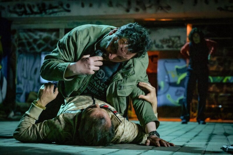 Darko Zelic (Sascha Gersak, oben), Mladen Kevala (Jens Münchow), Stascha Novak (Jasmin Gerat). – Bild: ORF/​Constantin Film/​ARD Degeto/​Conny Klein