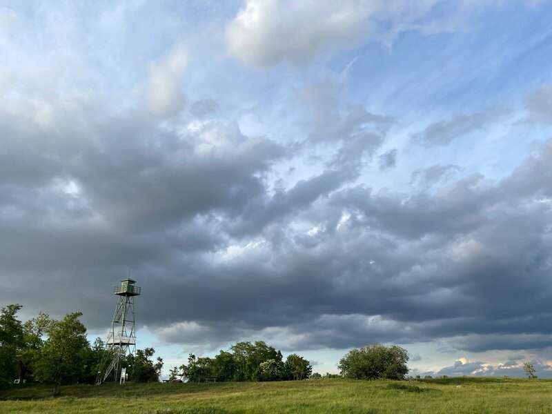 Aussichtsturm Tiefebene. – Bild: ORF/​Fallstaff TV