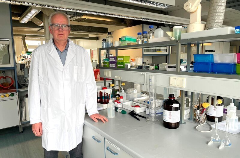 Christian Langfermann, Institut für Pharmazeutisch angewandte Analytik. – Bild: NDR/Jessica Ostermünchner Christian Langfermann, Institut für Pharmazeutisch angewandte Analytik. – Bild: NDR/Jessica Ostermünchner