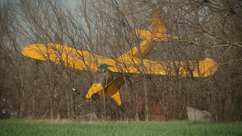Im Denton County ist ein Flugzeug abgestürzt. – Bild: Warner Bros. Discovery