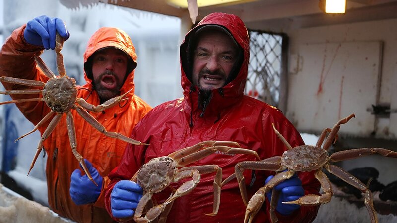 It’s the deadliest job on earth: crab fishing off the Alaska coast on the icy Bering Sea, home of the most violent waters on earth. During the five-day season, a handful of adventurers will battle Arctic weather, brutal waves, and a ticking clock for a chance at big money in this modern day gold rush. – Bild: Discovery Channel /​ Discovery Communications