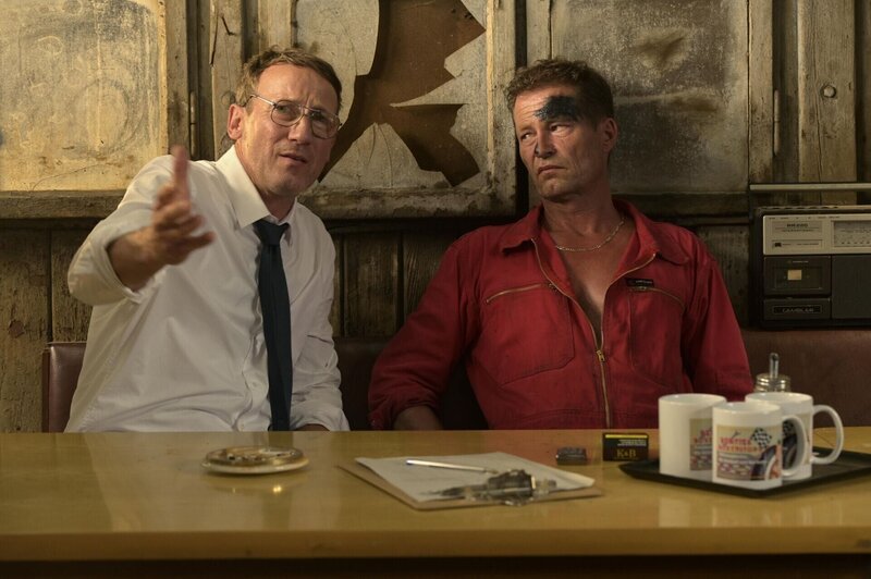 Herr Werner (Wotan Wilke Möhring, l.) und Bertie (Til Schweiger, r.) +++ Die Verwendung des sendungsbezogenen Materials ist nur mit dem Hinweis und Verlinkung auf RTL+ gestattet. +++ – Bild: RTL / Constantin Film Verleih Herr Werner (Wotan Wilke Möhring, l.) und Bertie (Til Schweiger, r.) +++ Die Verwendung des sendungsbezogenen Materials ist nur mit dem Hinweis und Verlinkung auf RTL+ gestattet. +++ – Bild: RTL / Constantin Film Verleih