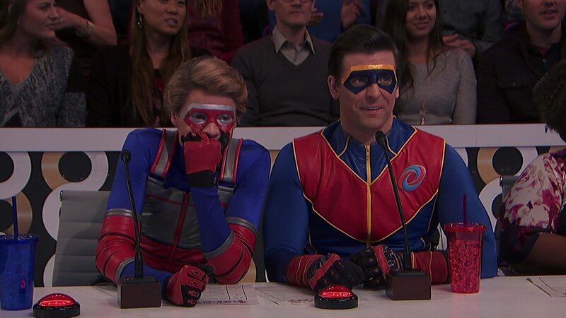 Vorne, l-r: Henry Hart (Jace Norman), Captain Man /​ Ray Manchester (Cooper Barnes) – Bild: Paramount