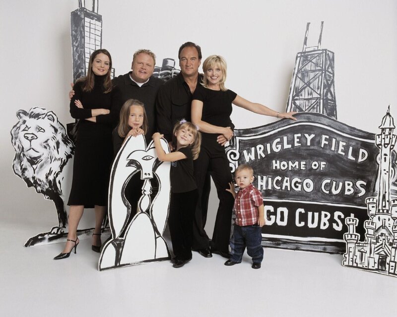 Eine Bilderbuch-Familie (v.l.): Dana (Kimberly Williams-Paisley), Andy (Larry Joe Campbell), Ruby (Taylor Atelian),  Jim (James Belushi), Gracie (Billi Bruno), Cheryl (Courtney Thorne-Smith) und Kyle (Conner Rayburn).  +++ – Bild: RTL / ABC / Touchstone Eine Bilderbuch-Familie (v.l.): Dana (Kimberly Williams-Paisley), Andy (Larry Joe Campbell), Ruby (Taylor Atelian),  Jim (James Belushi), Gracie (Billi Bruno), Cheryl (Courtney Thorne-Smith) und Kyle (Conner Rayburn).  +++ – Bild: RTL / ABC / Touchstone