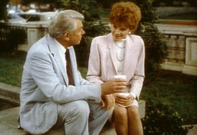 Julie March (Julie Sommars) und Matlock (Andy Griffith) legen gemeinsam eine Pause ein. – Bild: PR7; ProSieben Media AG