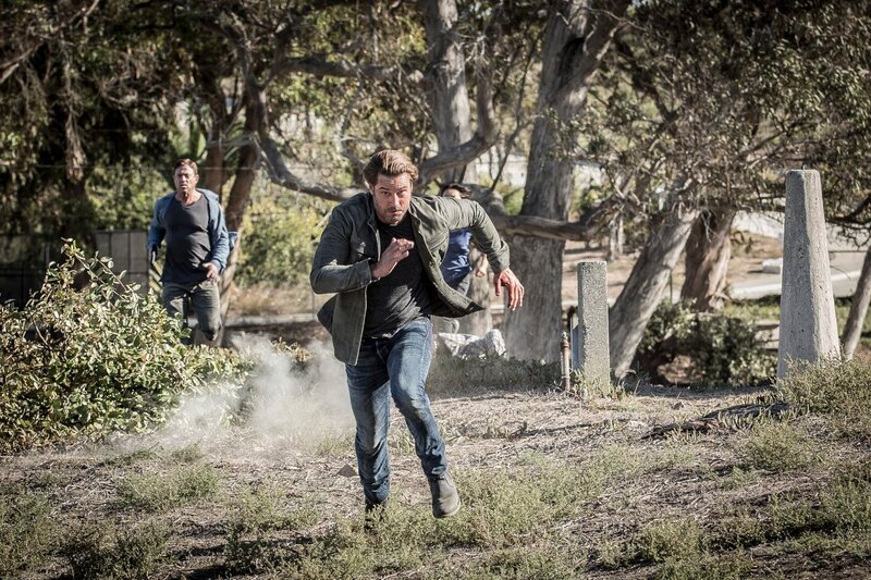 COLONY -- „Tamam Shud“ Episode 209 -- Pictured: Josh Holloway as Will Bowman -- (Photo by: Isabella Vosmikova/​USA Network) – Bild: USA Network Media, LLC