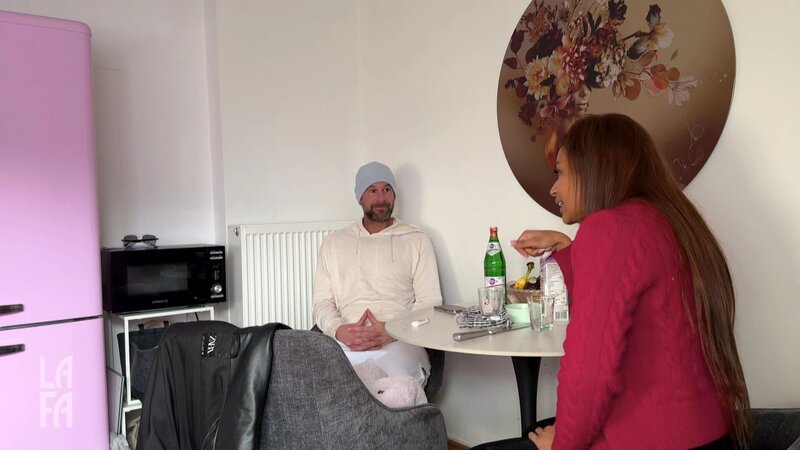 S03E187: Julia und Kevin müssen heute schwindelfrei sein, denn es geht in die andalusischen Berge. Cecilia nimmt Ex-Freund Markus in die Mangel und Marie & Tammo verabschieden sich. – Bild: RTLZWEI