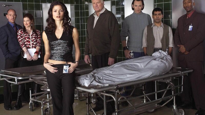 V.l.: Dr. Macy (Miguel Ferrer), Lily (Kathryn Hahn), Dr. Cavanaugh (Jill Hennessy), Max (Ken Howard), Dr. Townsend (Steve Valentine), „Bug“ (Ravi Kapoor), und Dr. Sanders (Mahershalalhashbaz Ali). Die Verwendung des sendungsbezogenen Materials ist nur mit dem Hinweis und Verlinkung auf TVNOW gestattet. – Bild: TVNOW /​ NBC Universal