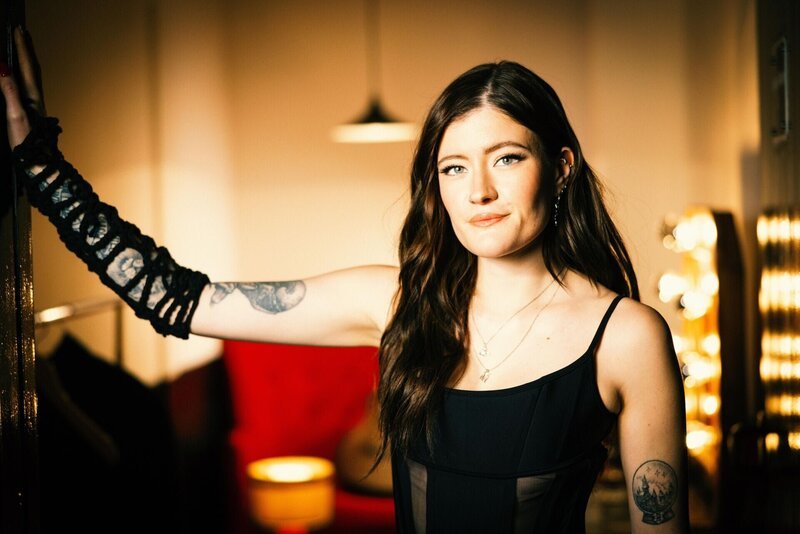 Singer-Songwriterin Madeline Juno – Bild: RTL /​ Boris Breuer /​ Die Madeline Juno-Story