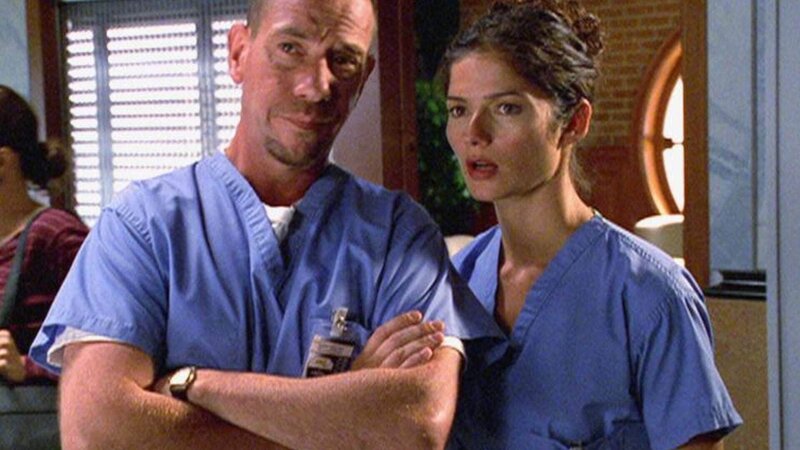 Jordan (Jill Hennessy) und Garret (Miguel Ferrer) sind überrascht: Die Witwe des ermordeten Taxifahrers ist alles andere als unglücklich über das plötzliche Ableben ihres Mannes. – Bild: RTL Deutschland