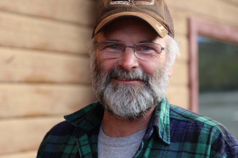 Der Minenmanager: Robin Bunce trifft die Entscheidungen in der Mine, bis ein chinesischer Geologe sich in die Suche einmischt … – Bild: JADE PRODUCTIONS LTD. /​ Peter Waal Lizenzbild frei