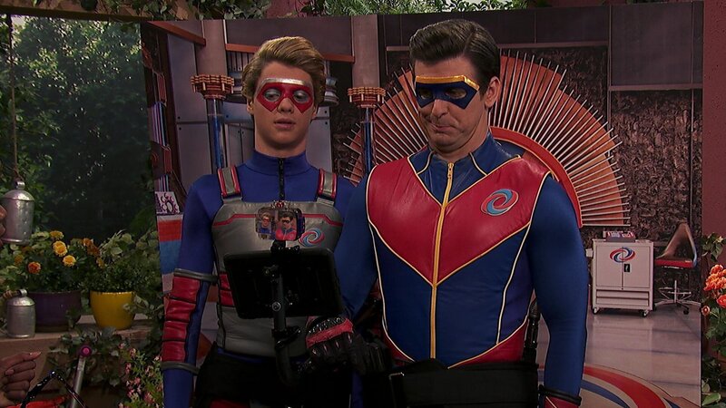 L-R: Henry Hart (Jace Norman), Captain Man /​ Ray Manchester (Cooper Barnes) – Bild: ViacomCBS