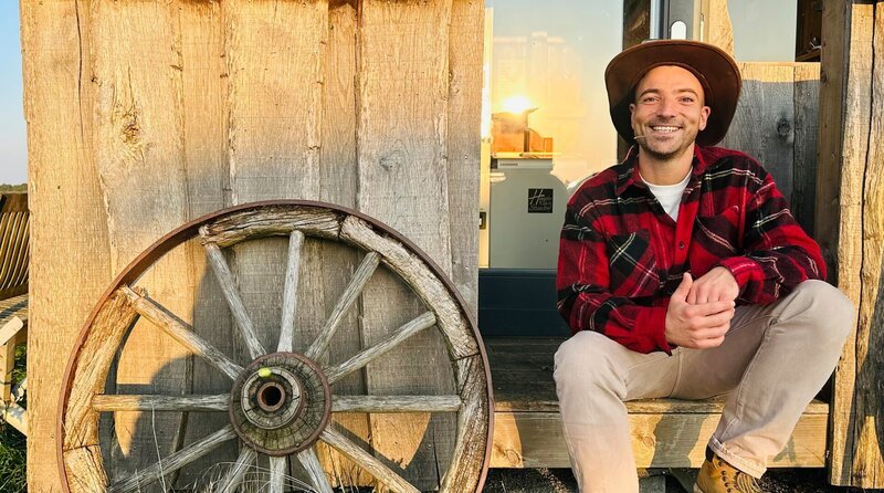 Ramon Babazadeh begibt sich auf eine Reise durchs wilde, schöne Hohenlohe. – Bild: SWR