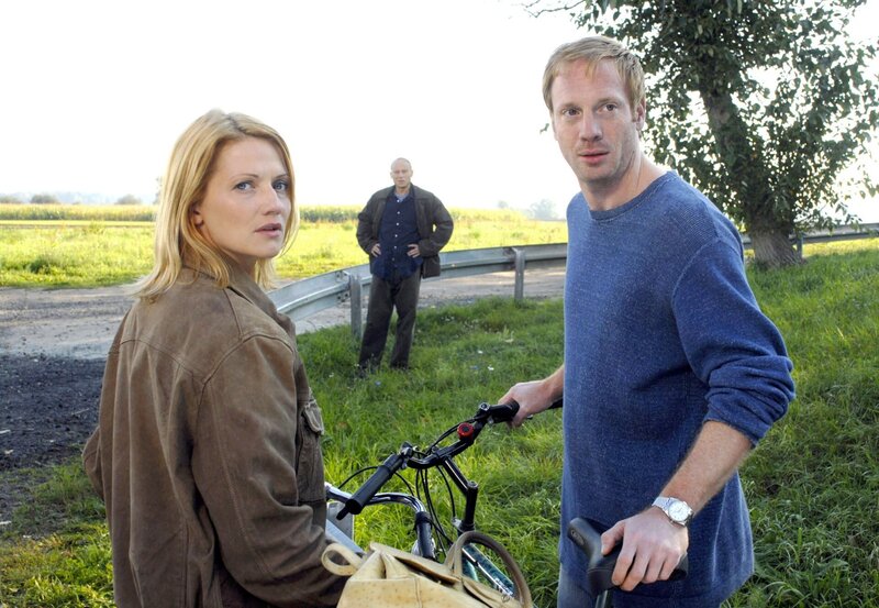 Hauptkommissar Kain hat noch Fragen an Corinna Becker und Andreas Becker. – Bild: MDR/​Hardy Spitz