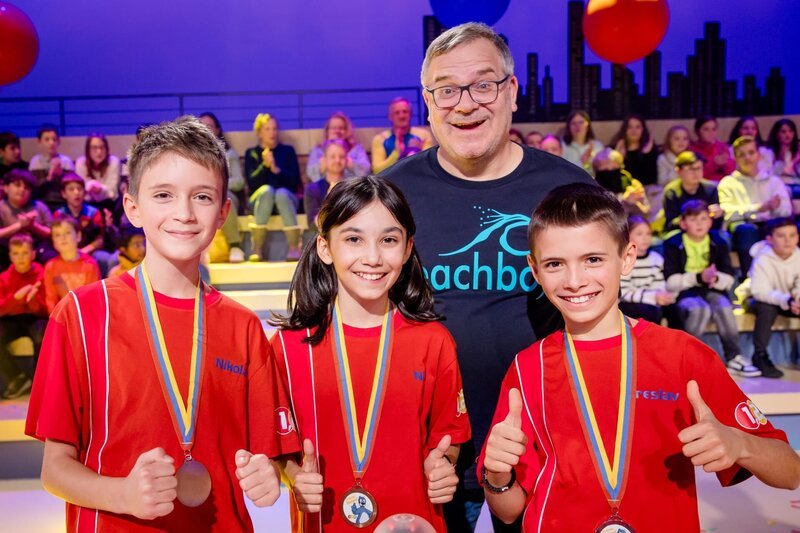 Für das rote Team aus Sofia/​Bulgarien ist die Sendung eine tolle Erfahrung. – Bild: ZDF und Ruppografie – Nadine Rupp