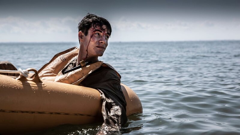 Als die Alliierten Gruppen von Flugzeugträgern einsetzen, um die Hochburgen des kaiserlichen japanischen Reiches zu zerstören, erweisen sich die Flugzeuge und ihre Piloten als verwundbar. Während die Liga der Unterwasserretter mobilisiert wird, gehen die amerikanischen U-Boote alle Risiken ein, um die betroffenen Flieger zu retten. – Bild: Sean F. White /​ Pacific Fleet Productions II Inc.