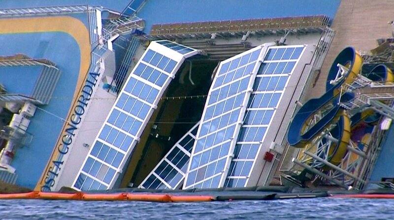 Die Havarie der „Costa Concordia“ war das größte Schiffsunglück Europas und kostete 32 Menschen das Leben. – Bild: phoenix/​ZDF/​Renowned Films Limited