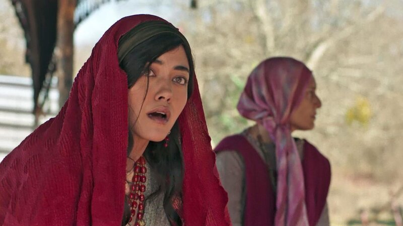 (v.l.) Ramah (Yasmine Al-Bustami), Maria Mutter Jesu (Vanessa Benavente) – Bild: Bibel TV