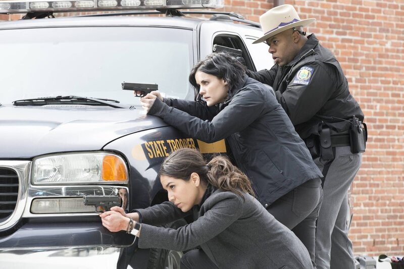 L-R: Tasha Zapata Audrey Esparza), Jane Doe (Jaimie Alexander) – Bild: PLURIMEDIA (Warner Bros)