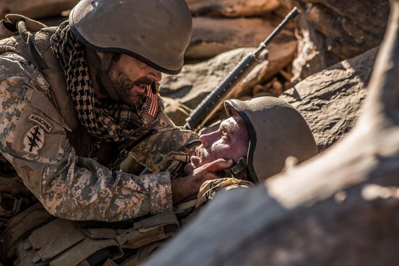 SOUTH AFRICA- (Actor) Master Sergeant Scott Ford motivates (Actor) Dillon Behr to stay conscious. – Bild: National Geographic Channels