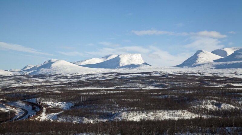 Lapporten – die bekannteste Bergsilhouette Lapplands. – Bild: BR/​NDR/​Martina Rentzsch