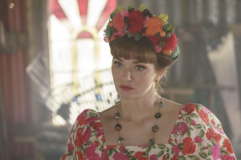 Lady Gabriella Penrose-Howe (Eleanor Tomlinson) – Bild: Big Talk Productions /​ Alistair Heap