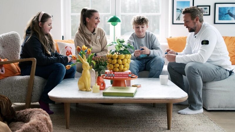 ANKERKRAUT: Anne und Stefan Lemcke mit Lio und Ida +++ Die Verwendung des sendungsbezogenen Materials ist nur mit dem Hinweis und Verlinkung auf RTL+ gestattet. +++ – Bild: RTL /​ Meine erste Million. Mutig! Anders! Glücklich?