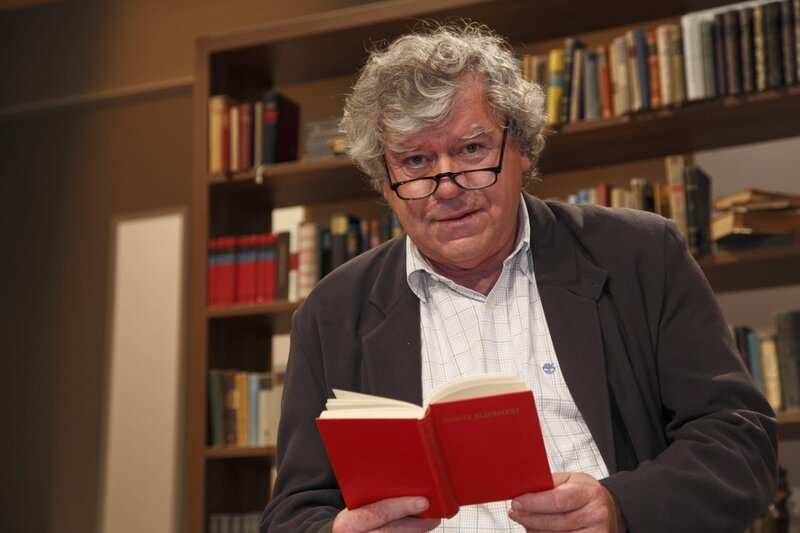 Tilman Spengler führt durch die Literaturgeschichte. – Bild: BR/​Foto Sessner