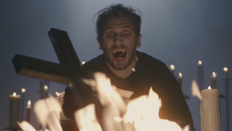 Um zu überleben, muss der Vampir Dracula das Blut seiner unschuldigen Opfer trinken. – Bild: ZDF