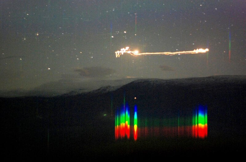 Das Hessdalen-Phänomen, aufgenommen 2007 mit 30-sekündiger Belichtungszeit – Bild: Project Hessdalen