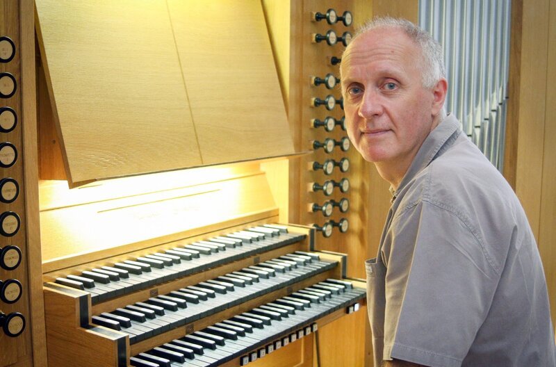 Patrick Armand ist Orgelbauer und betreibt eine der renommiertesten und ältesten Orgelbau-Manufakturen: die Firma Muhleisen im elsässischen Eschau. – Bild: MedienKontor/​Vincent Froehly