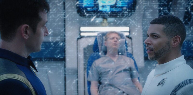 „Despite Yourself“ -- Episode 110 -- Pictured (l-r): Jason Isaacs as Captain Gabriel Lorca; Wilson Cruz as Dr. Hugh Culber of the CBS All Access series STAR TREK: DISCOVERY. – Bild: Best Possible Screengrab /​ Paramount/​CBS