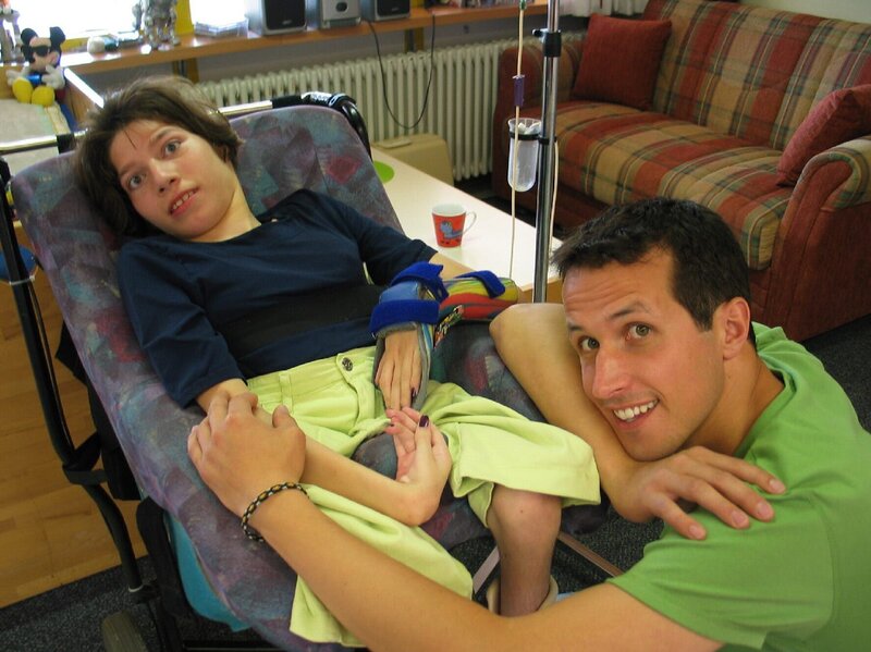 Willi besucht in Ravensburg zwei Einrichtungen für Behinderte. Hier erfährt er, wie sie leben und arbeiten. – Bild: BR/​megaherz