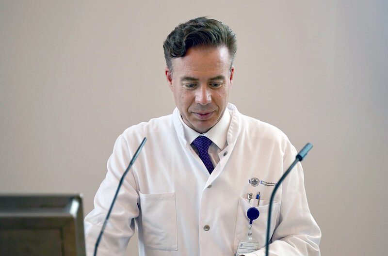 Professor Christoffer Gebhardt leitet die mRNA-Studie am Universitätsklinikum Hamburg-Eppendorf: Seit Jahren forscht er an den neuesten Therapien gegen Hautkrebs. – Bild: Larissa Klinker