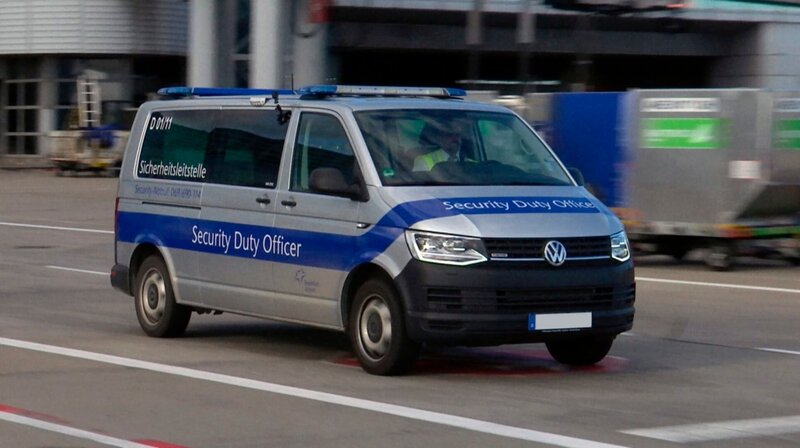 Marc de Gennaro ist Duty Officier, Einsatzleiter bei der Airport Security. – Bild: HR