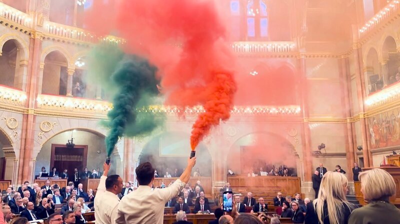 MDR FERNSEHEN HEUTE IM OSTEN – REPORTAGE: UNGARN UND DIE MEDIEN, „Zwischen Mut und Manipulation“, am Samstag um 18:00 Uhr. Ab 02.05.2025, 08:00 Uhr in der ARD-Mediathek. – Bild: MDR/​Loránd Balázs Imre, András Nagy, Csaba Török