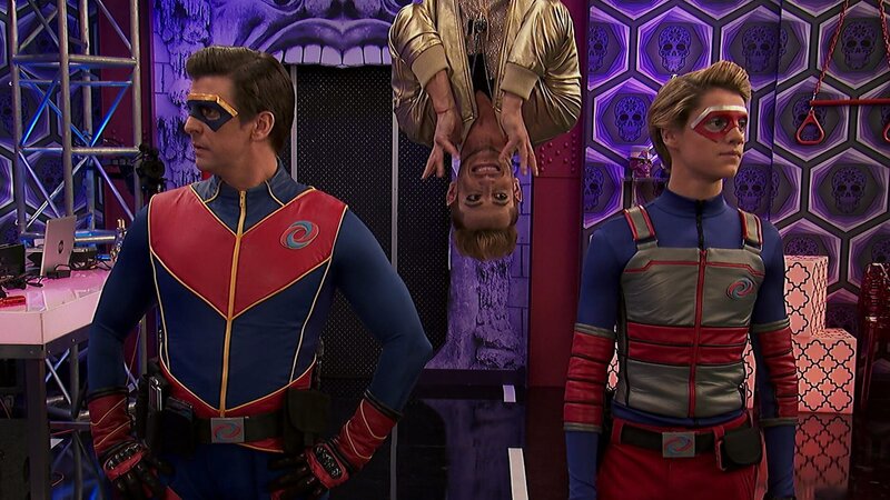 L-R: Captain Man /​ Ray Manchester, Frankini, Henry Hart – Bild: ViacomCBS